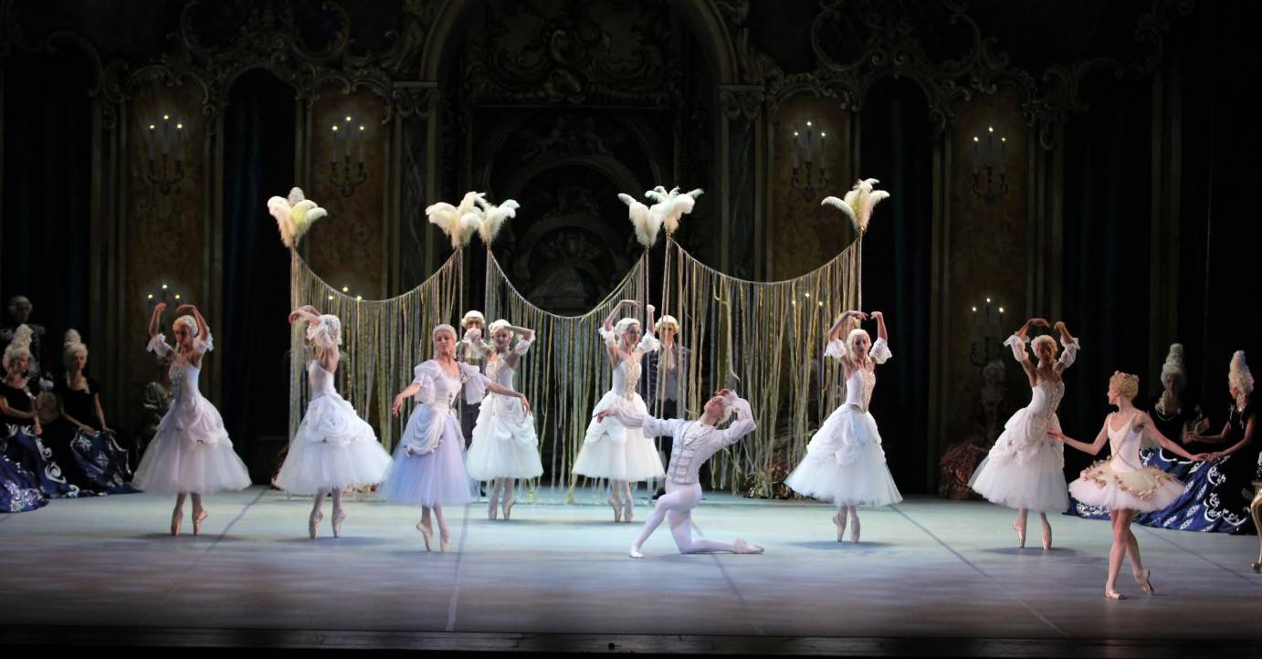 Mikhailovsky Ballet in Flames of Paris. Photo: Costas Cacaroukas.